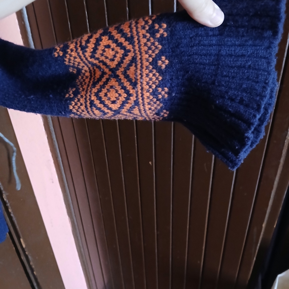 Sweater - Picture 8 of 14